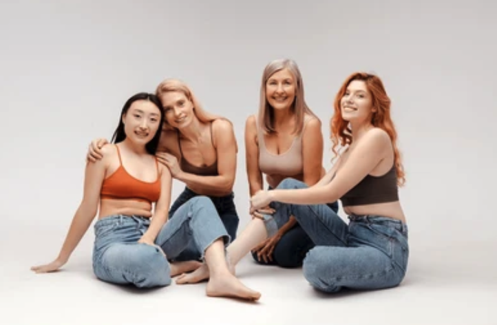 Darstellung von 4 unterschiedlichen Frauen, die bei ästhetischer Schönheit und Gesundheit keine Kompromisse machen.