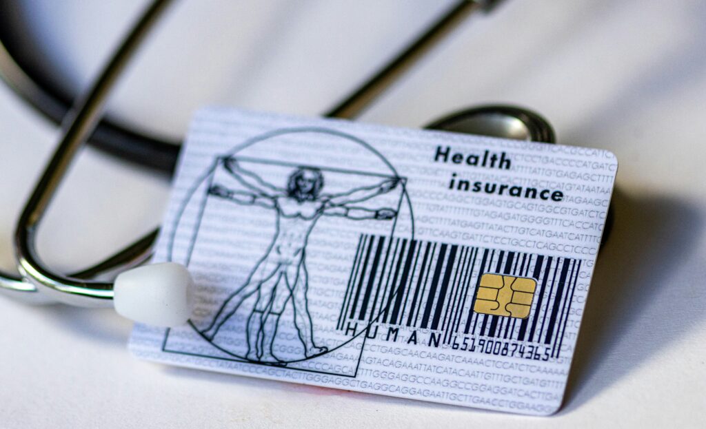 Versichertenkarte der gesetzlichen Krankenkasse zur Abrechnung einer medizinisch indizierten Lidstraffung