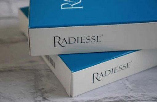 Produktfoto des Fillers Radiesse mit Calciumhydroxylapatit zur Volumenaugmentation und Hautstraffung