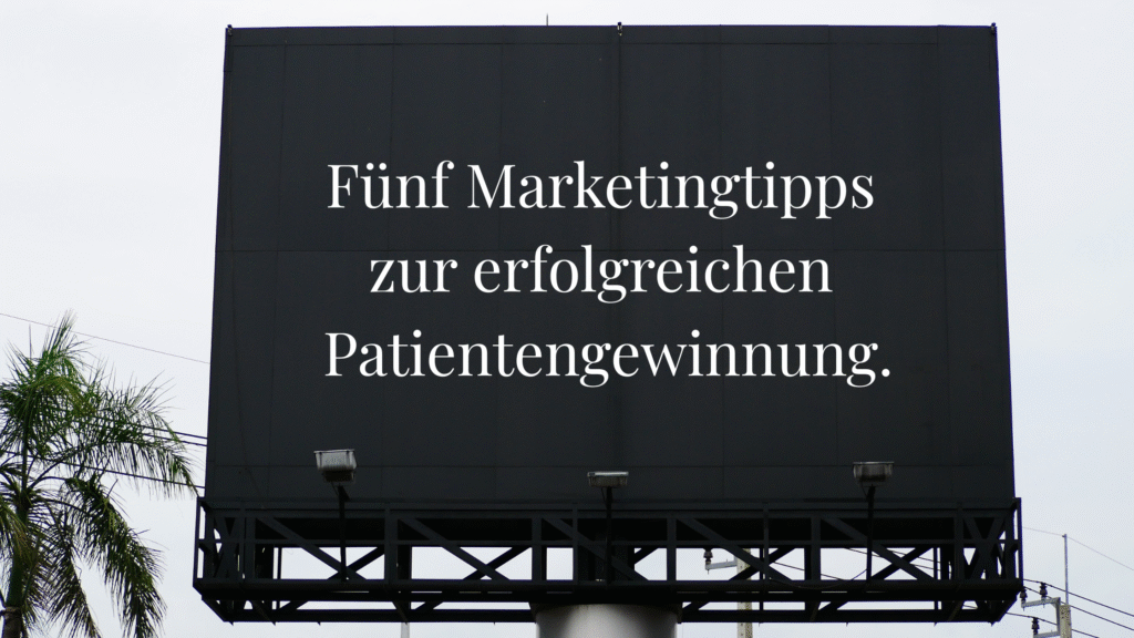 plastischer Chirurg im Beratungsgespräch mit Patientin. Erfolgreiche Patientengewinnung durch Vertrauen und Marketingstrategien